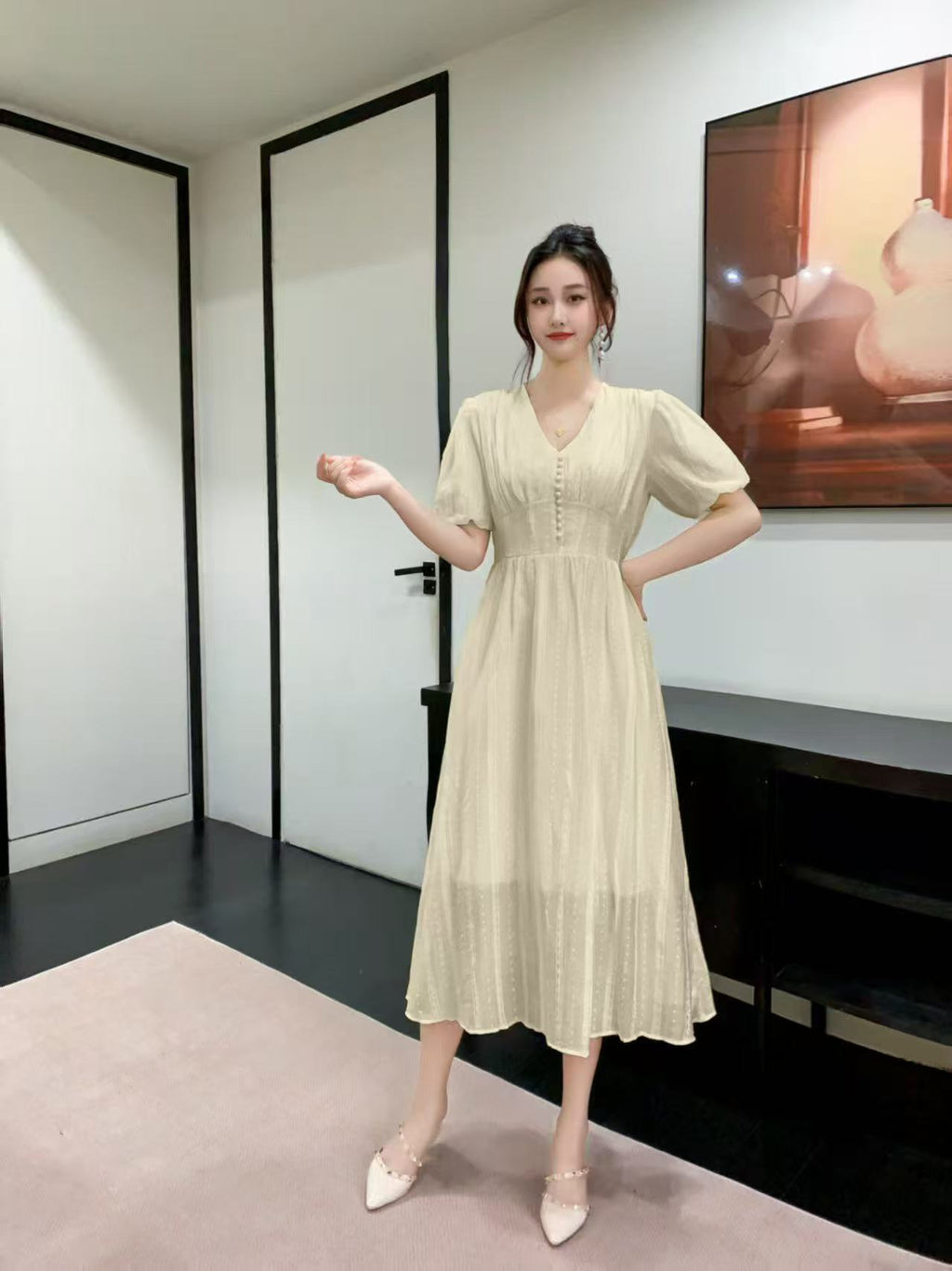 Classic Polka Dot Midi Dress with Puff Sleeves