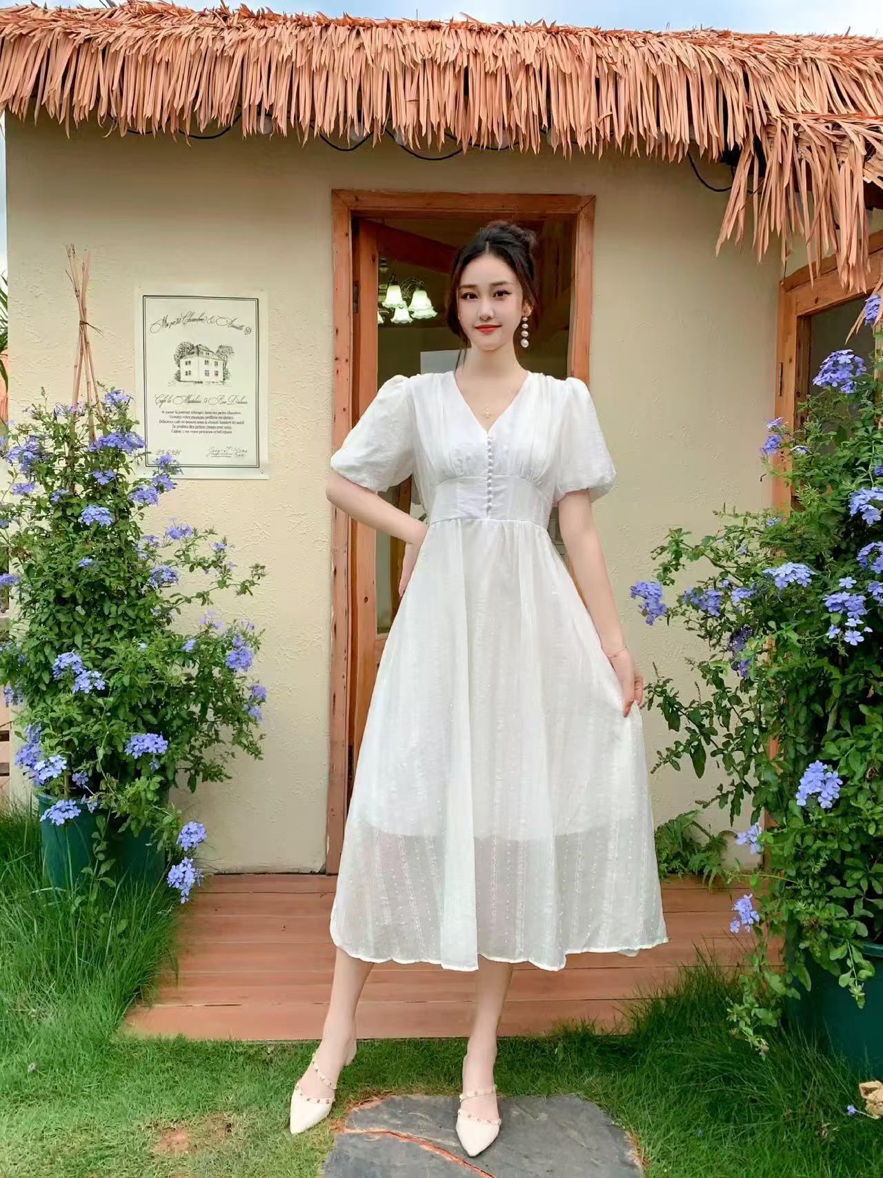 Classic Polka Dot Midi Dress with Puff Sleeves