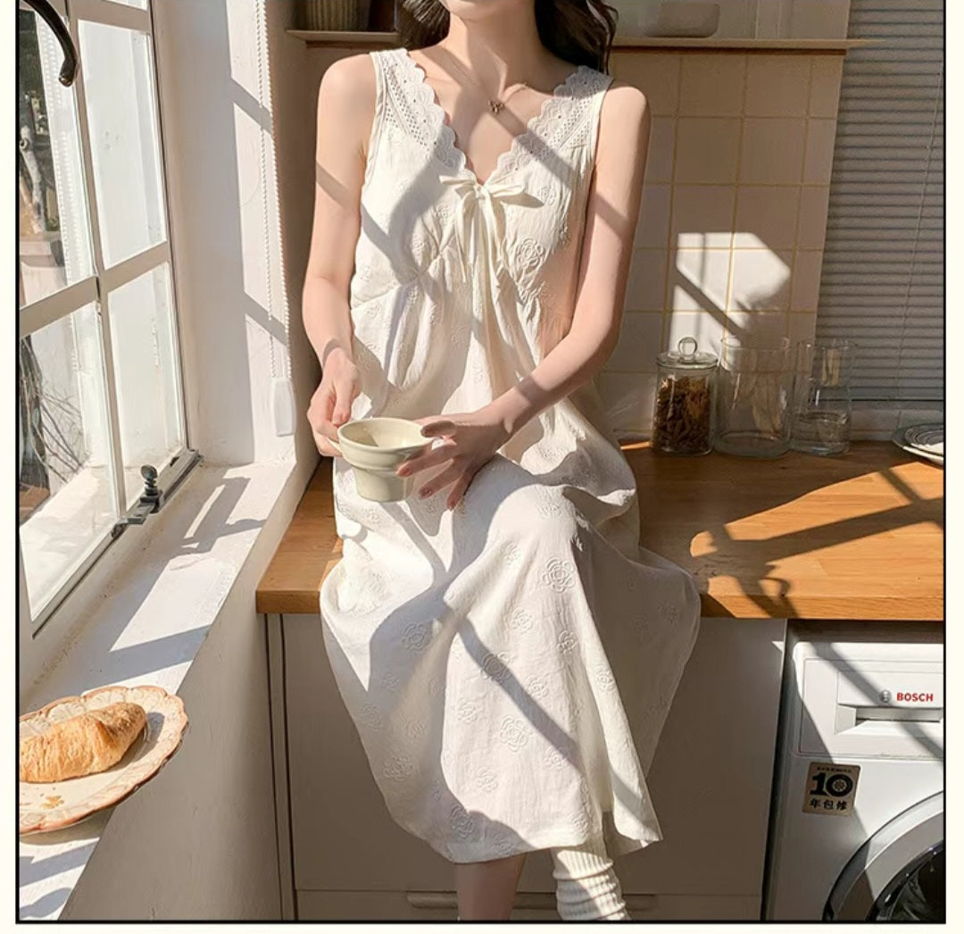 Elegant Lace-Trimmed Sleeveless bhaim dress