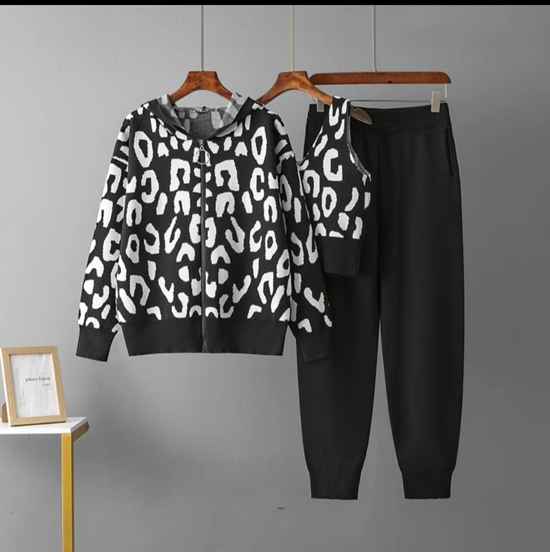 Leopard Print Knitted 3-Piece Loungewear Set – Trendy & Cozy