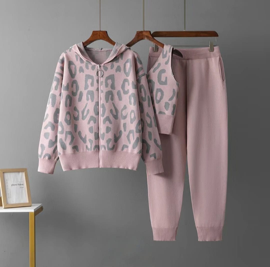 Leopard Print Knitted 3-Piece Loungewear Set – Trendy & Cozy