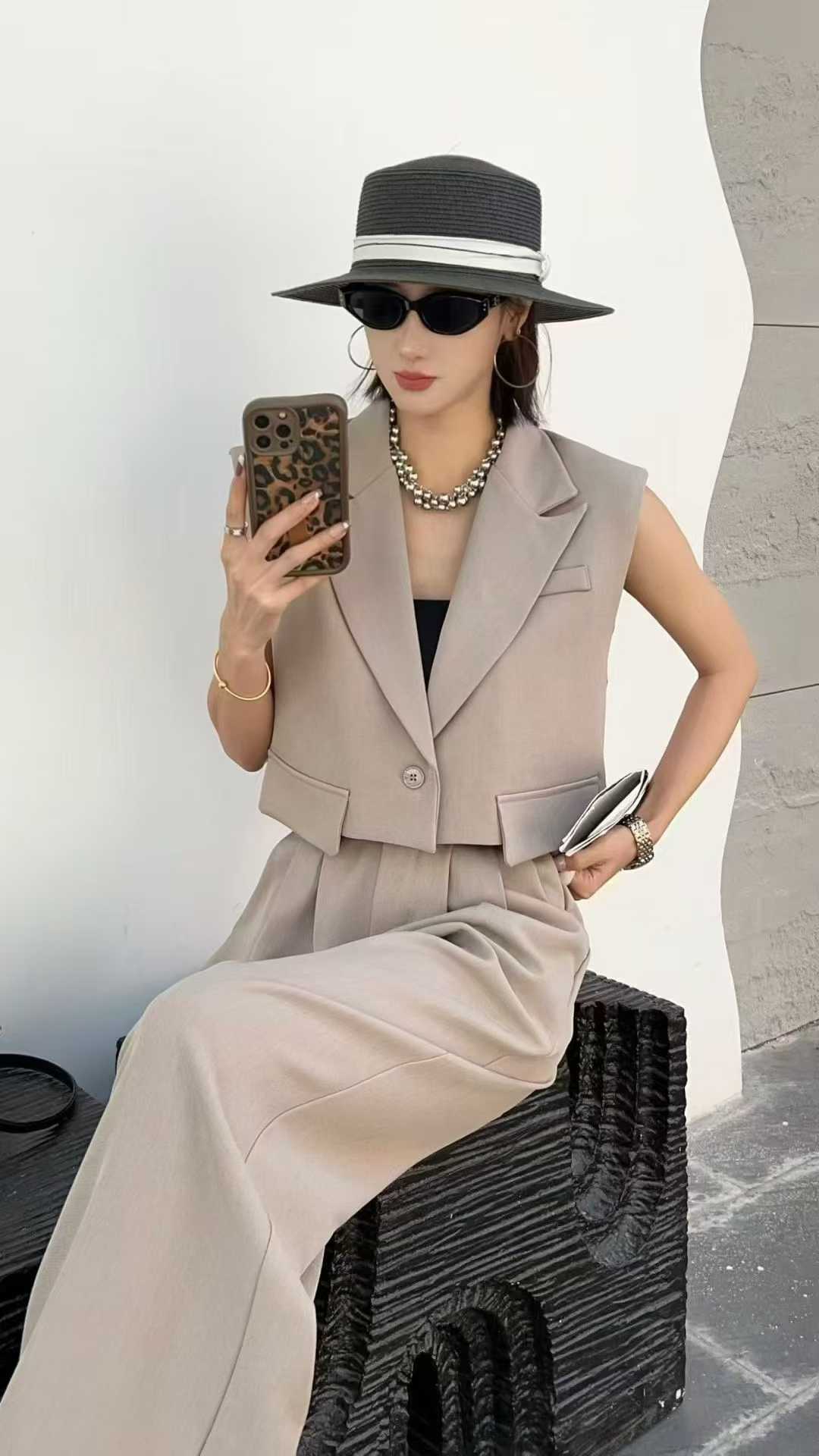 Sleeveless Tailored Vest & Wide-Leg Trousers Set – Sophisticated Workwear Essential