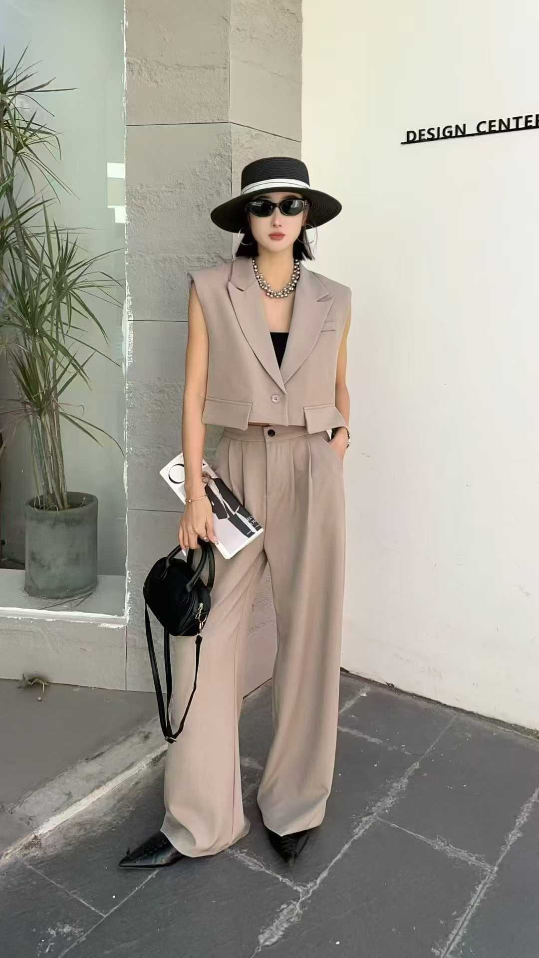 Sleeveless Tailored Vest & Wide-Leg Trousers Set – Sophisticated Workwear Essential