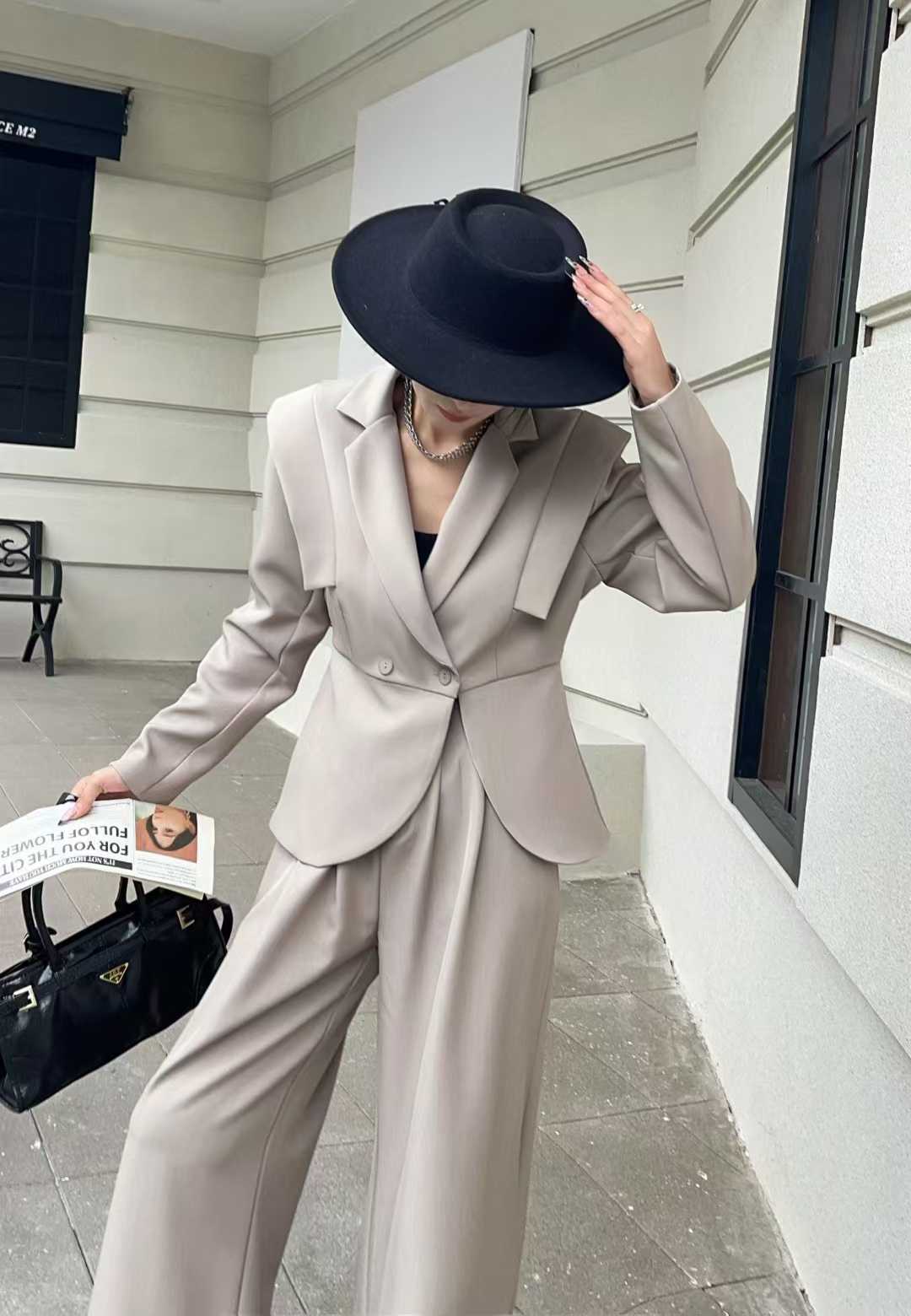Tailored Power Suit Set – Modern Elegance for Every Ambition