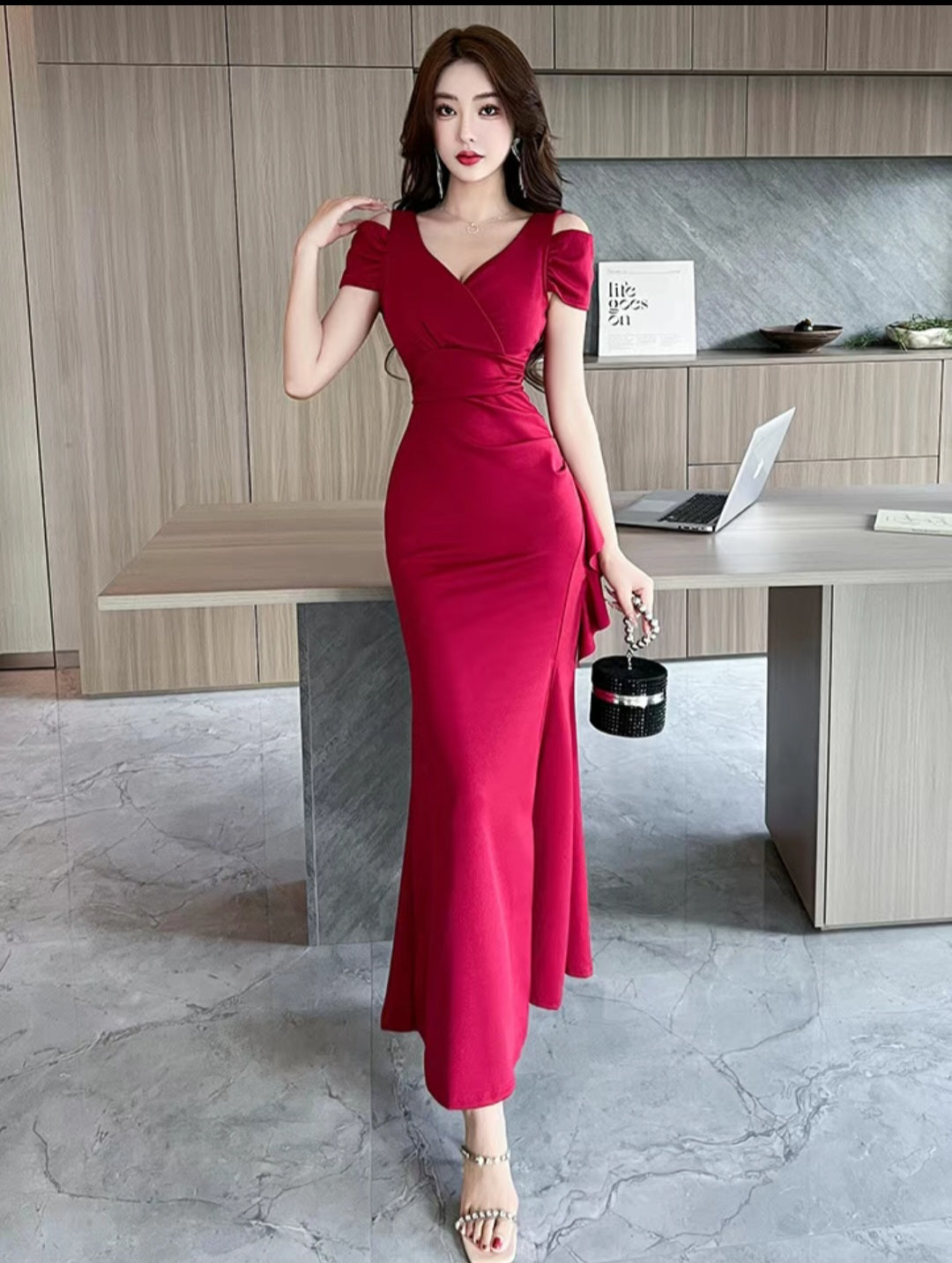 Glamorous Off-Shoulder Slit Maxi Dress – Sophisticated Eveningwear