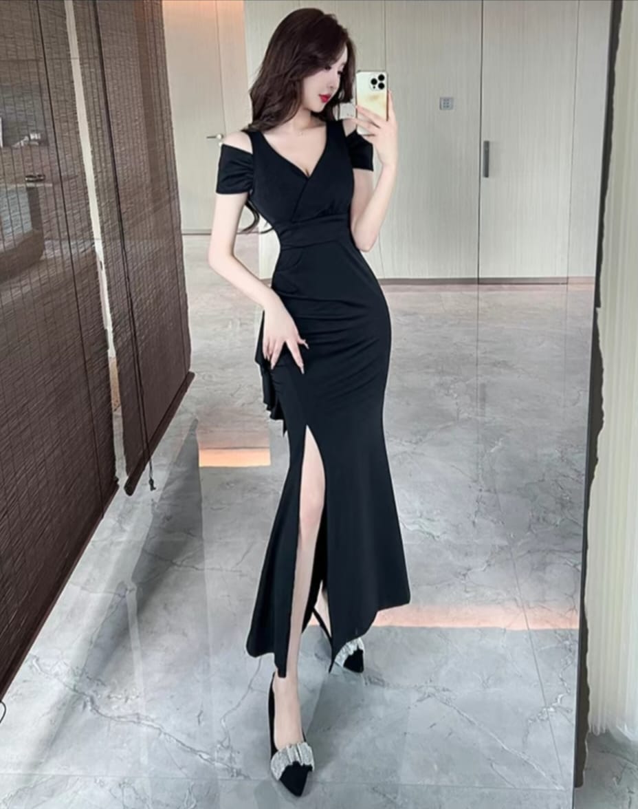 Glamorous Off-Shoulder Slit Maxi Dress – Sophisticated Eveningwear